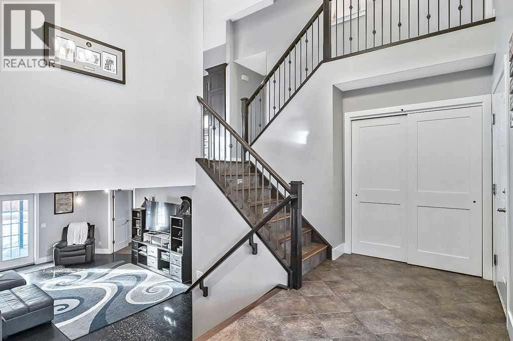 605 Sunrise Close — Diamond Valley, Alberta - Photo 4 of 50