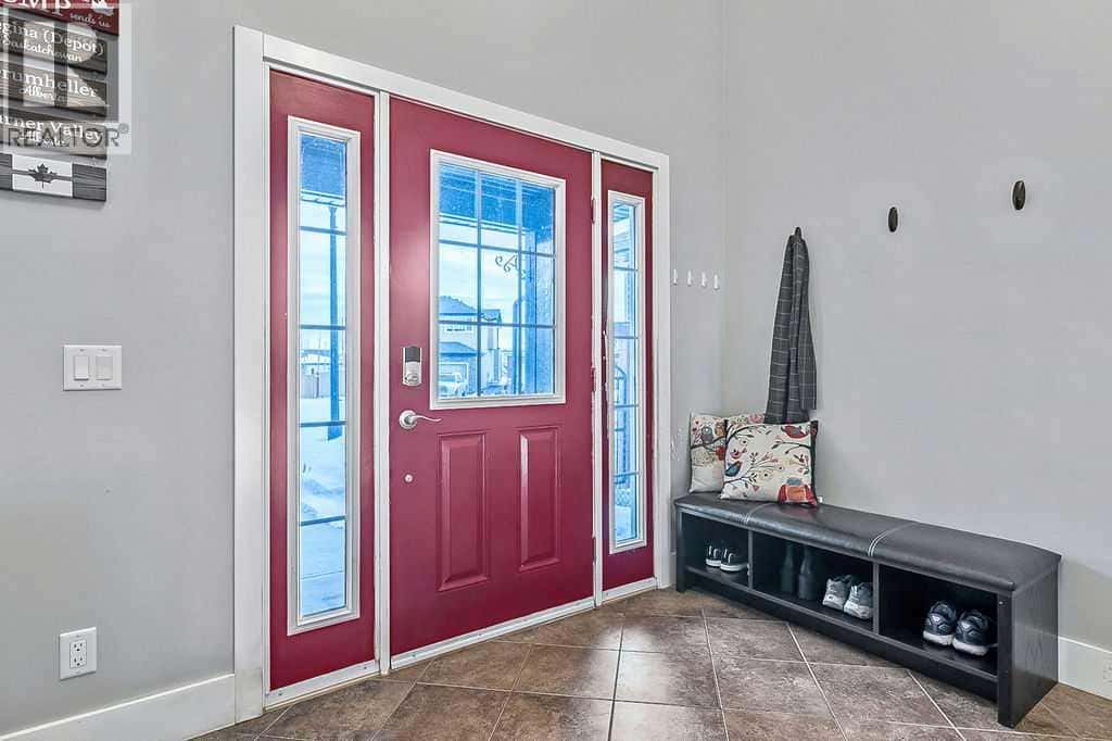 605 Sunrise Close — Diamond Valley, Alberta - Photo 2 of 50