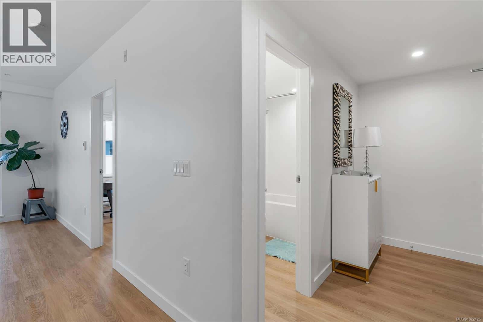 417 1115 Johnson St — Victoria, British Columbia - Photo 5 of 38