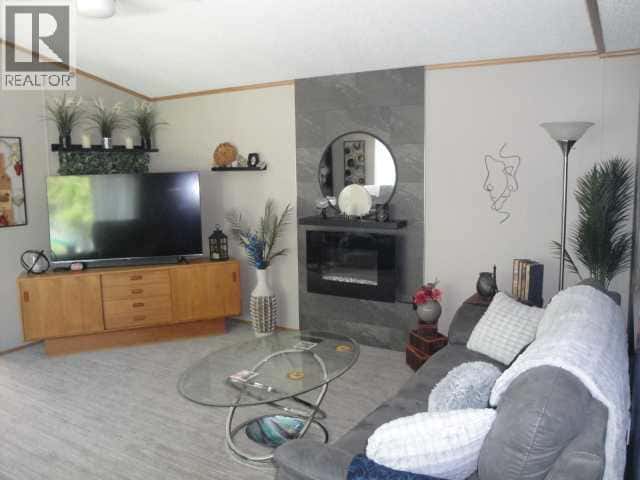 2916 33A Avenue S — Lethbridge, Alberta - Photo 3 of 32