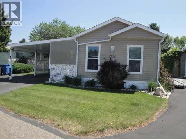 2916 33A Avenue S — Lethbridge, Alberta - Photo 2 of 32