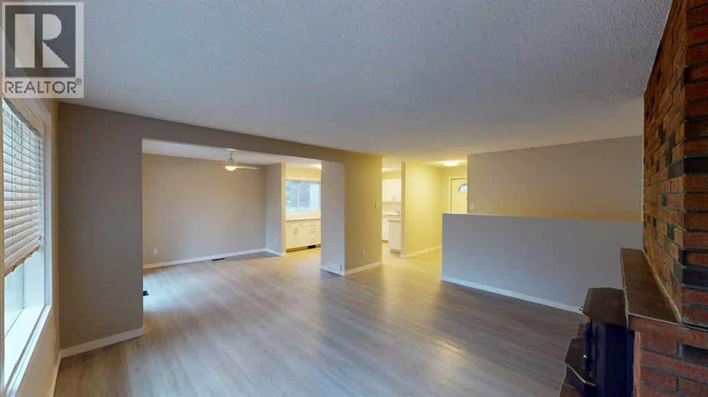 9832 81 Avenue — Grande Prairie, Alberta - Photo 2 of 21