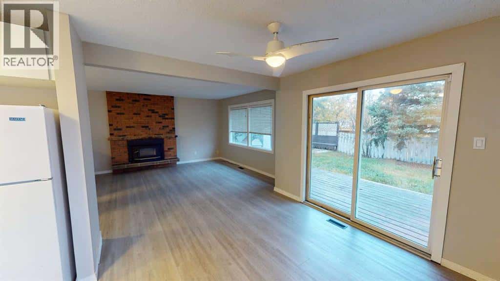 9832 81 Avenue — Grande Prairie, Alberta - Photo 4 of 21