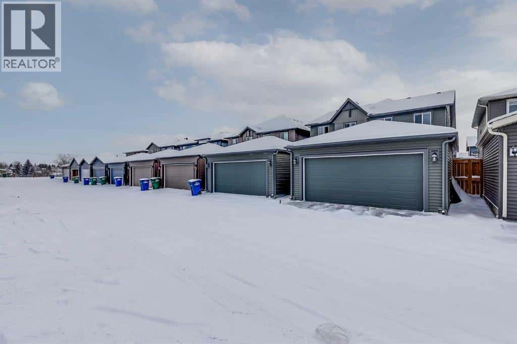226 Midgrove Mews SW — Airdrie, Alberta - Photo 2 of 31