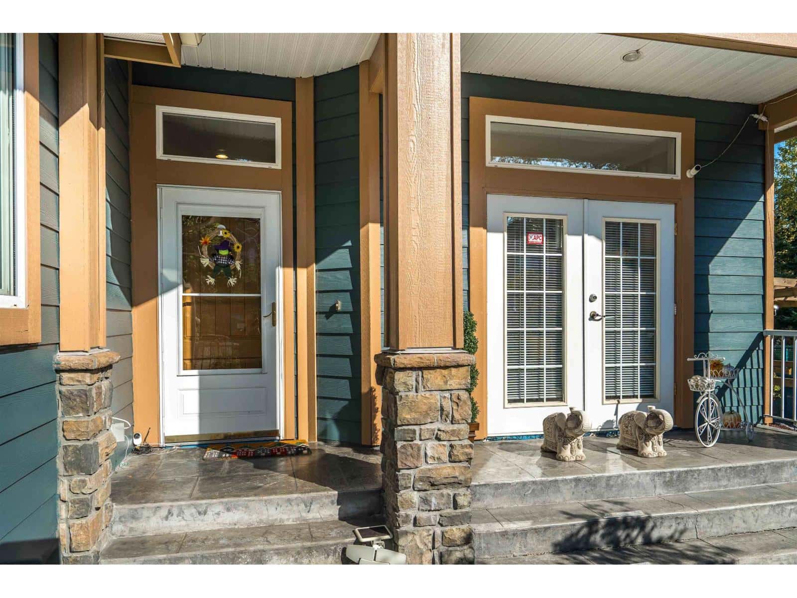 11455 154A STREET — Surrey, British Columbia - Photo 4 of 39