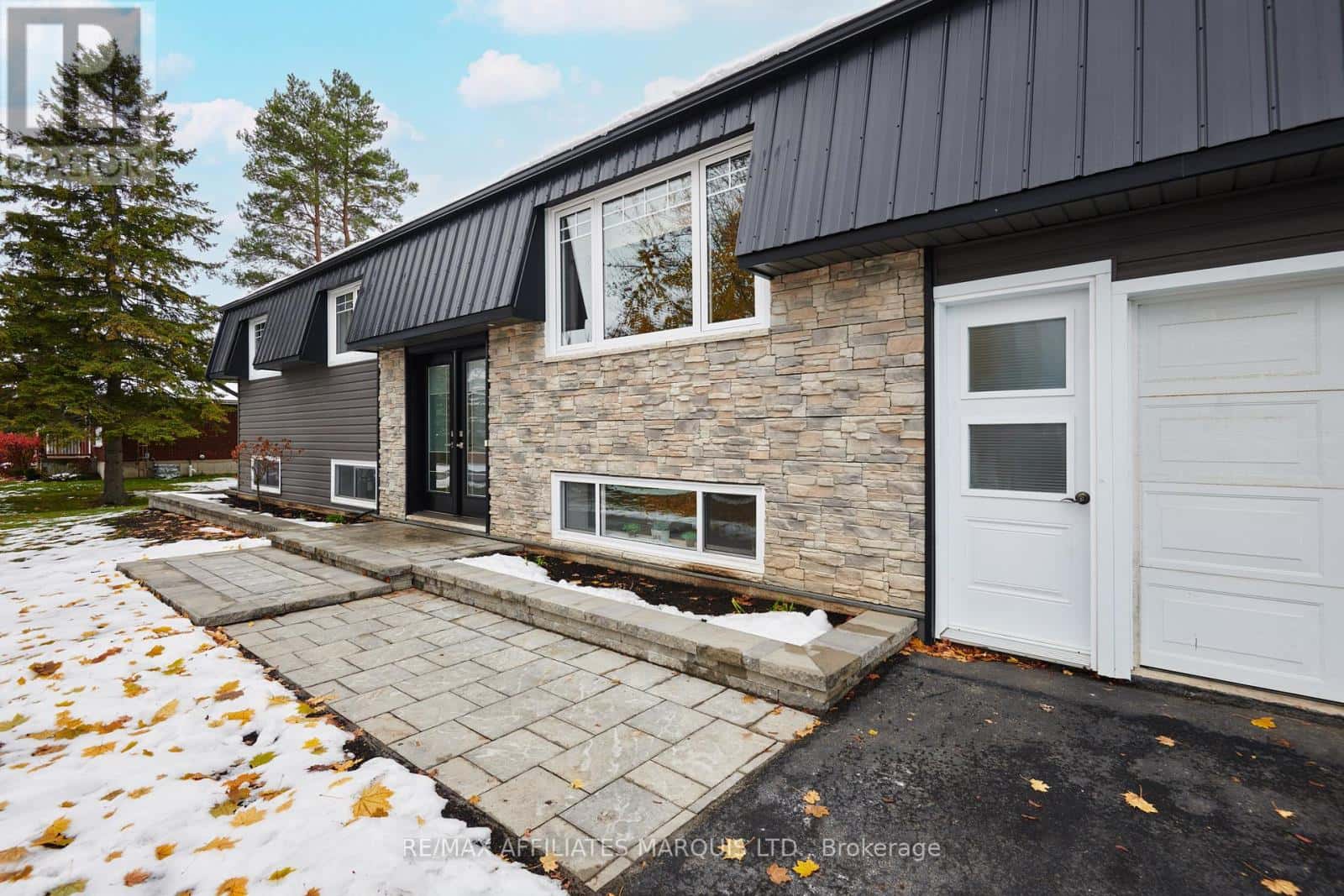 20391 PARK CRESCENT — South Glengarry, Ontario - Photo 3 of 35