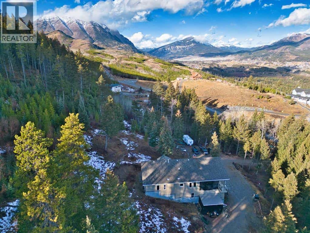 109 Adanac Rise — Hillcrest, Alberta - Photo 4 of 42