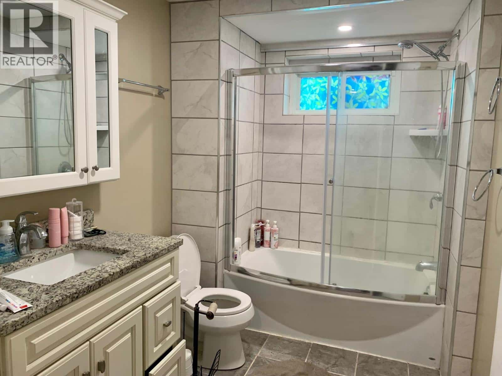 121 VAN SOMER STREET — Prince George, British Columbia - Photo 5 of 9