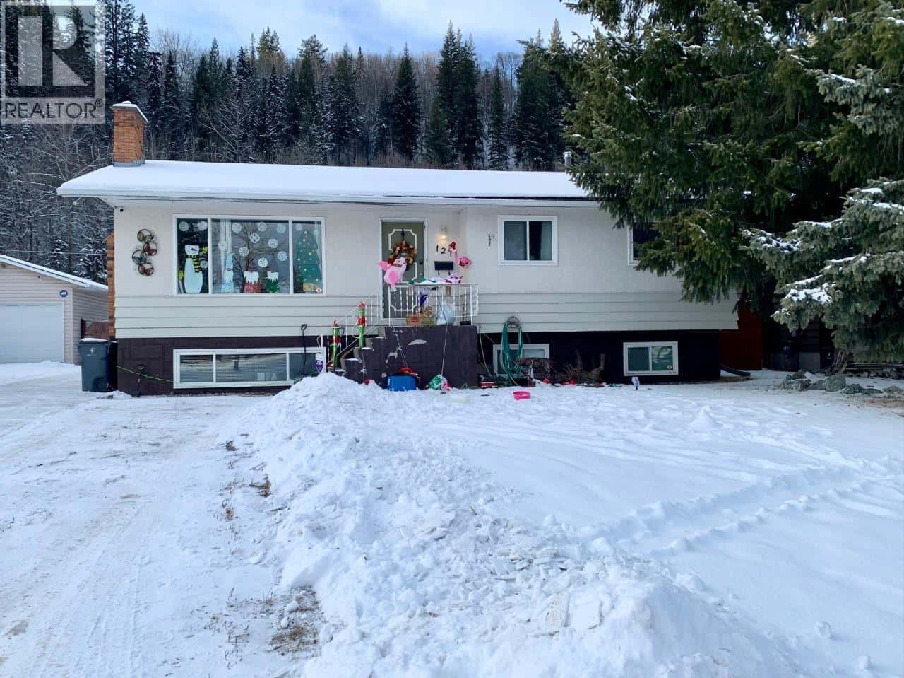 121 VAN SOMER STREET — Prince George, British Columbia - Photo 2 of 9