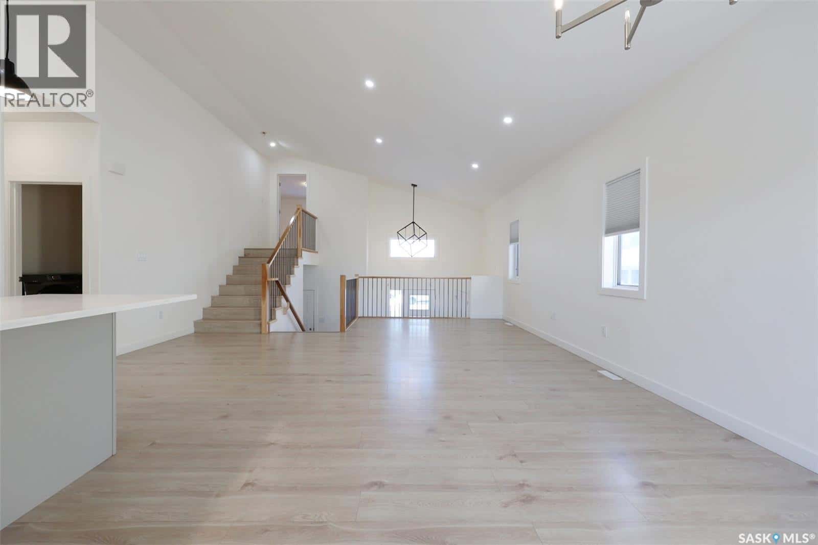 559 Labine TERRACE — Saskatoon, Saskatchewan - Photo 5 of 34