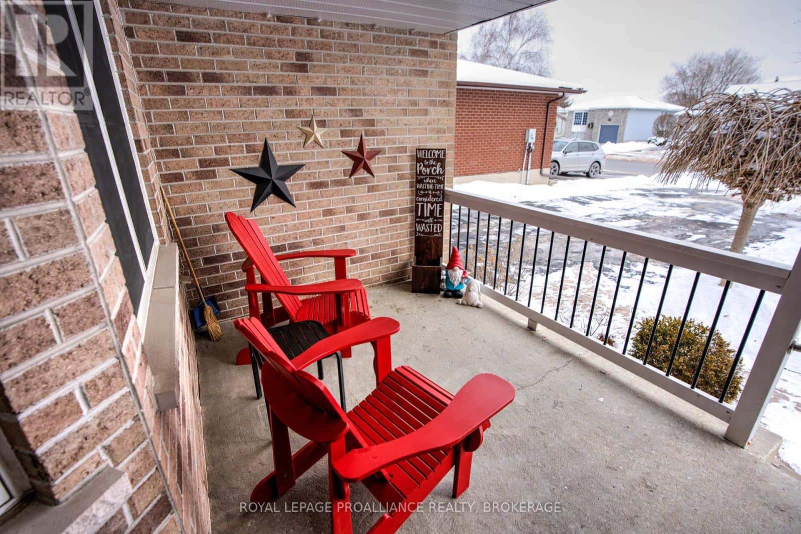 406 WATERLOO DRIVE — Kingston (East Gardiners Rd), Ontario - Photo 3 of 48