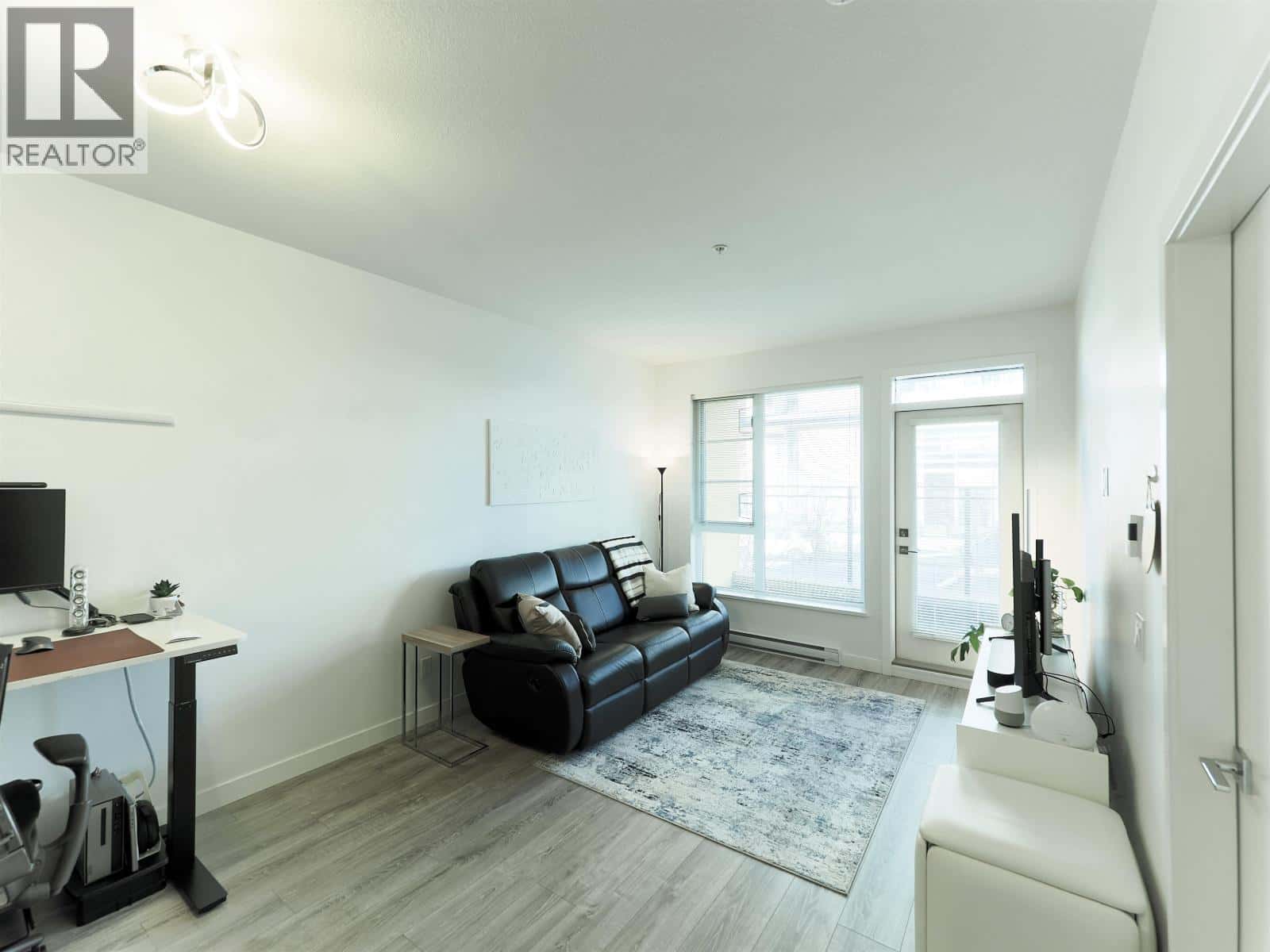 213 516 FOSTER AVENUE — Coquitlam, British Columbia - Photo 3 of 13