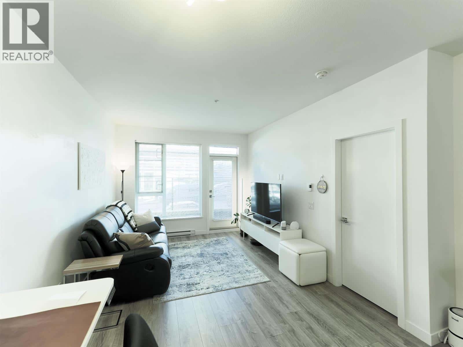 213 516 FOSTER AVENUE — Coquitlam, British Columbia - Photo 4 of 13