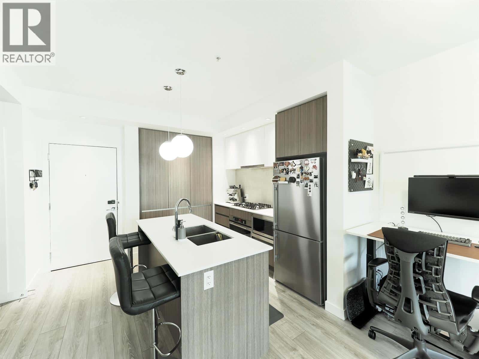 213 516 FOSTER AVENUE — Coquitlam, British Columbia - Photo 5 of 13