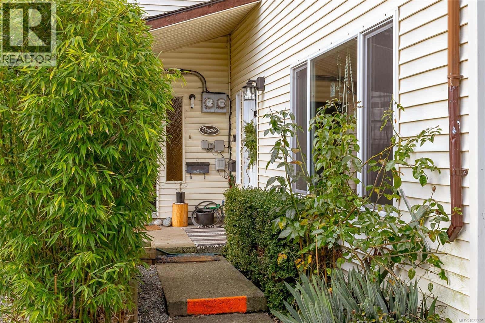 179 McKinstry Pl — Duncan, British Columbia - Photo 3 of 31