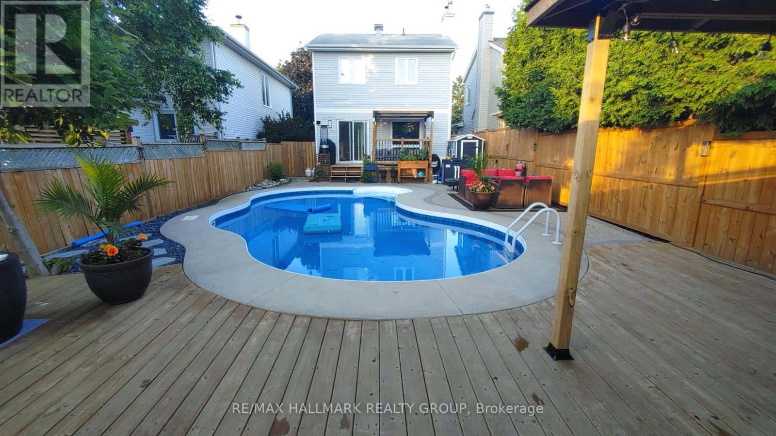 52 PEACOCK CRESCENT — Ottawa, Ontario - Photo 3 of 50