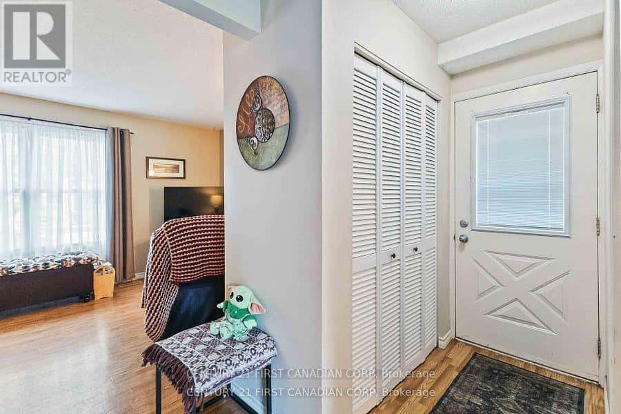 71 GOLFDALE CRESCENT — London South (South Q), Ontario - Photo 3 of 29