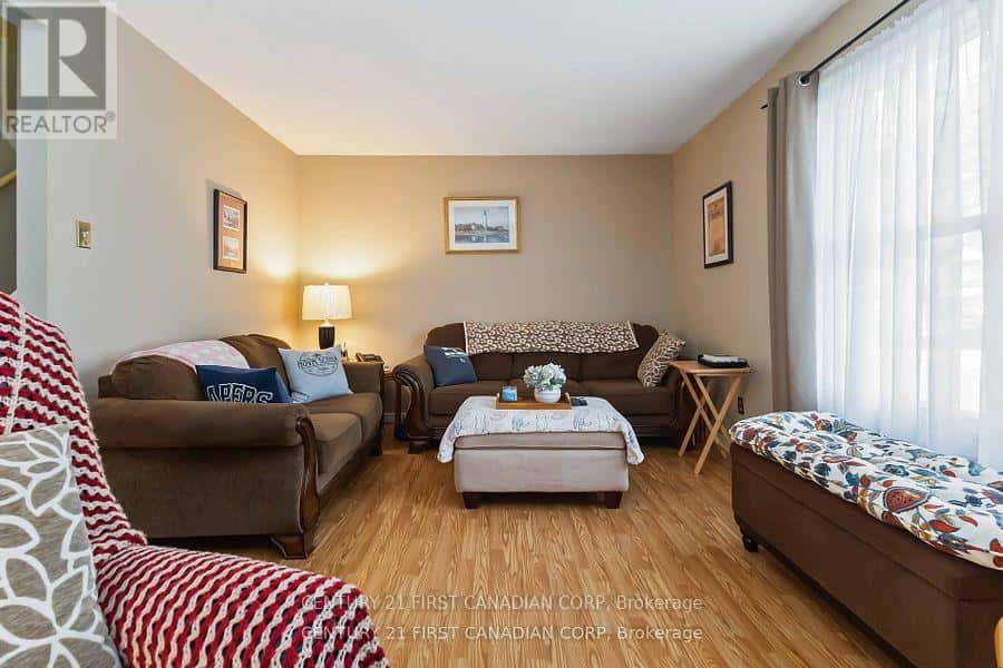 71 GOLFDALE CRESCENT — London South (South Q), Ontario - Photo 5 of 29