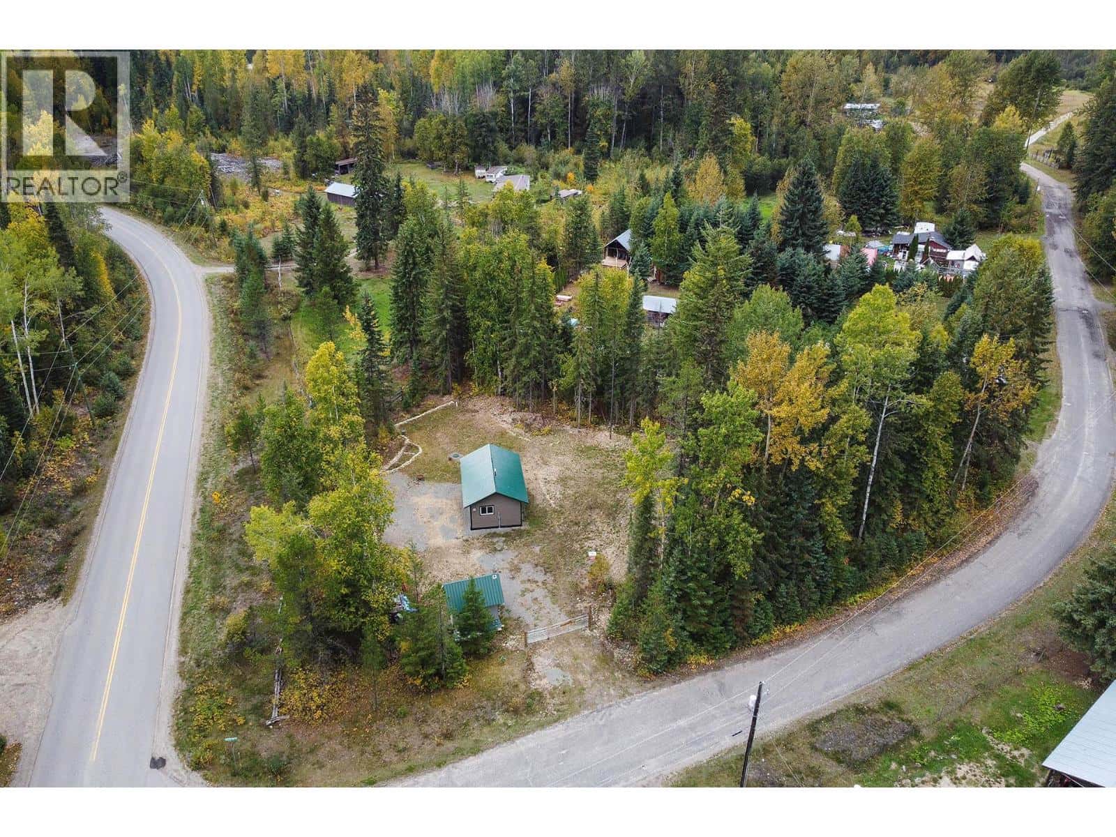 644 GROUSE CREEK Road — Clearwater, British Columbia - Photo 5 of 39