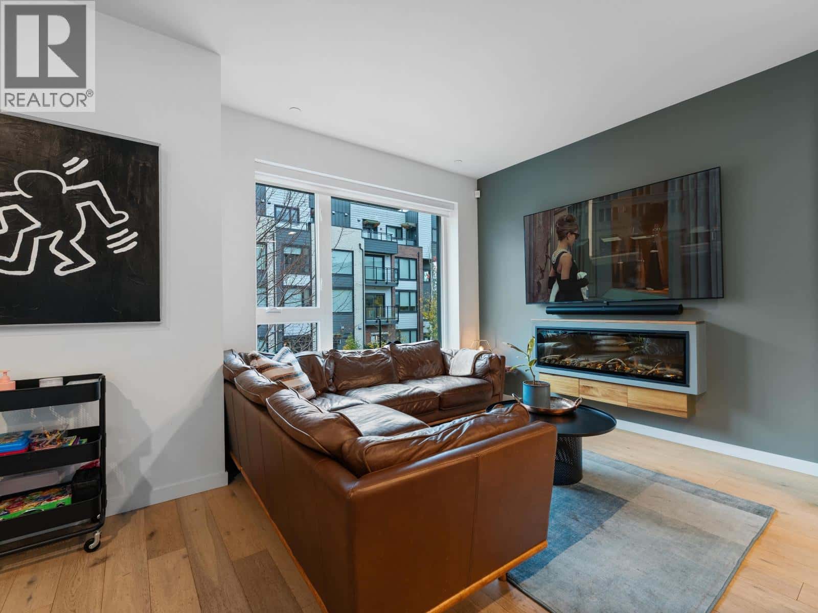 5 528 E 2ND STREET — North Vancouver, British Columbia - Photo 2 of 40