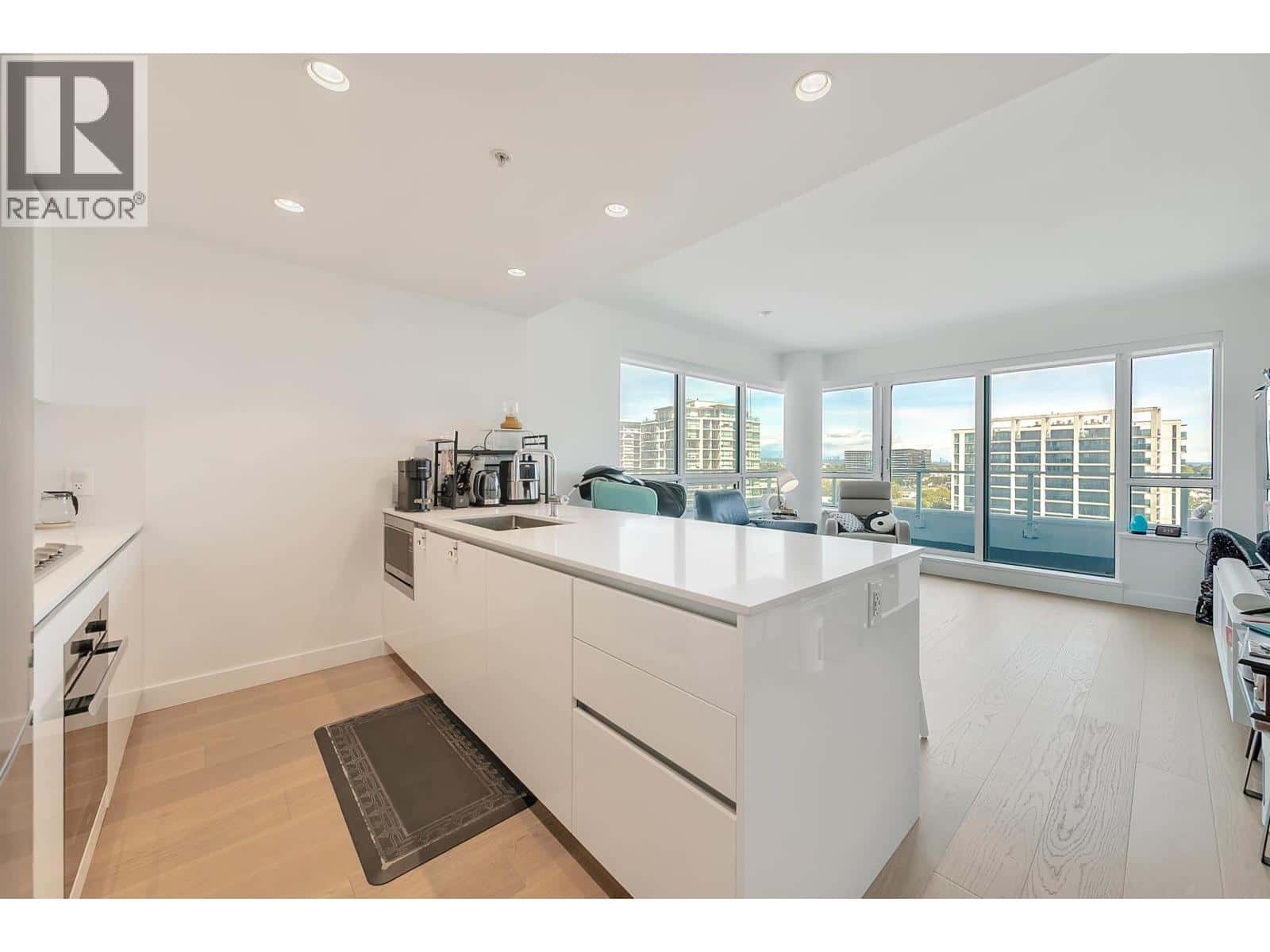 1007 5766 GILBERT ROAD — Richmond, British Columbia - Photo 4 of 36