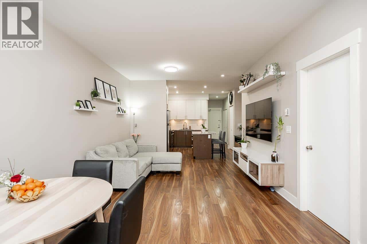 419 55 EIGHTH AVENUE — New Westminster, British Columbia - Photo 4 of 30