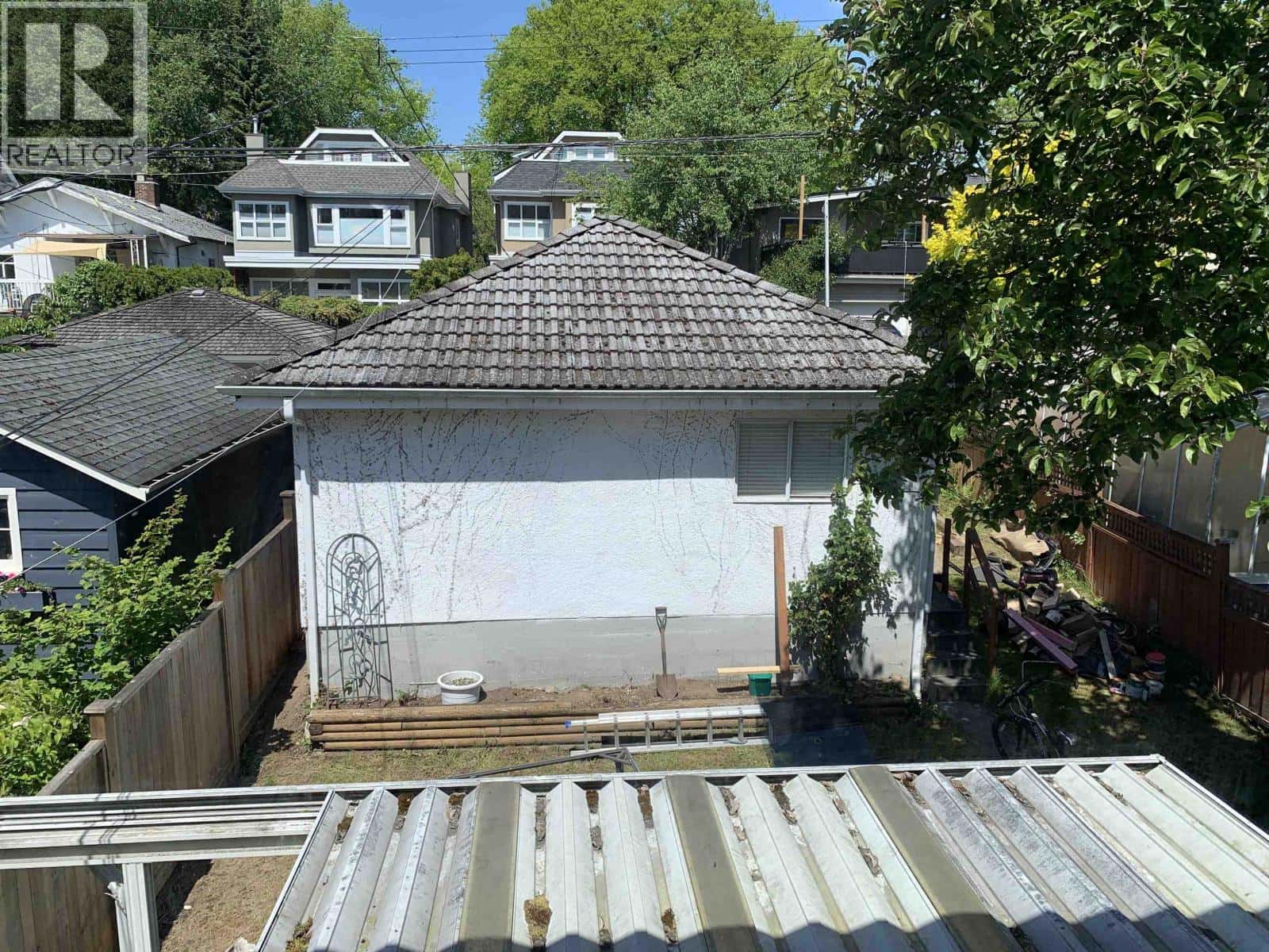 4227 W 14TH AVENUE — Vancouver, British Columbia - Photo 3 of 30