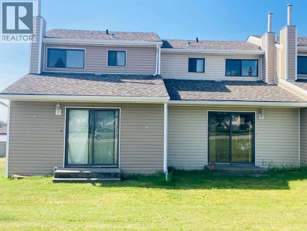 101 Assiniboine Drive — Swan Hills, Alberta - Photo 2 of 3