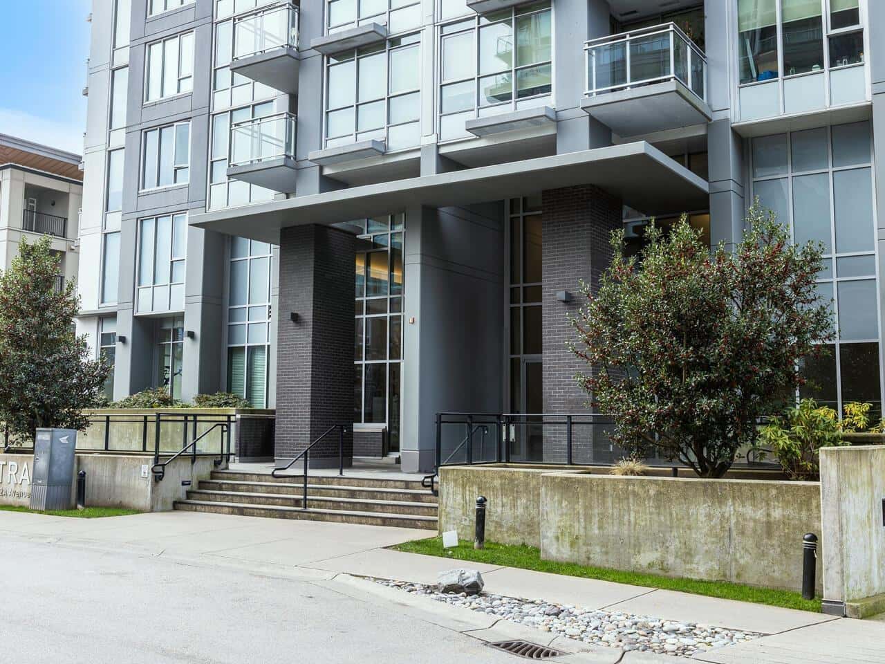 802 13325 102A AVENUE — Surrey, British Columbia - Photo 2 of 13