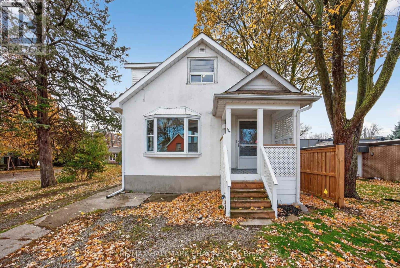 114 BURTON AVENUE — Barrie (Allandale), Ontario - Photo 4 of 29