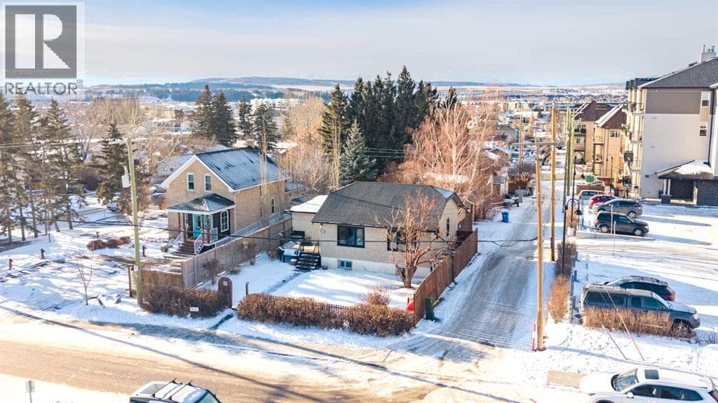 313 Ross Avenue — Cochrane, Alberta - Main photo