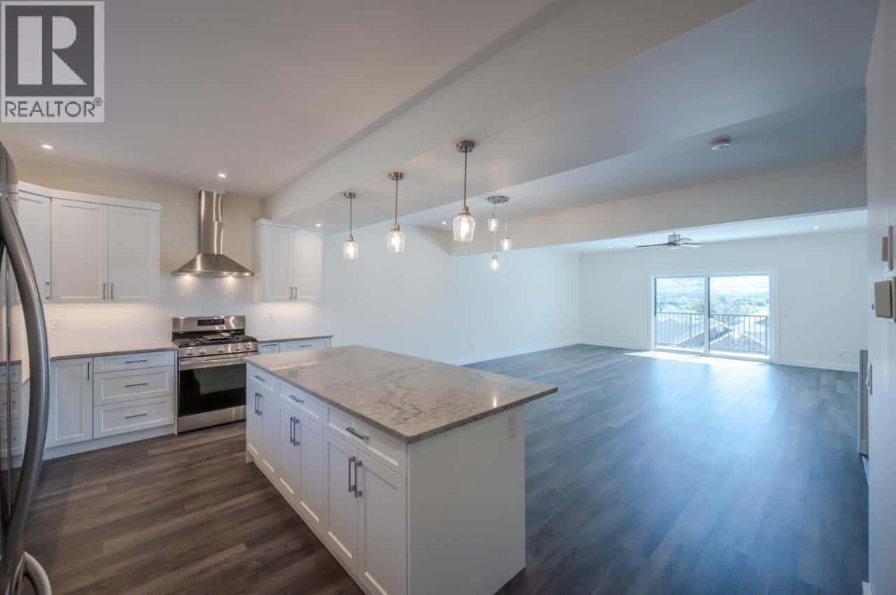 6380 Okanagan Street — Oliver, British Columbia - Photo 4 of 49