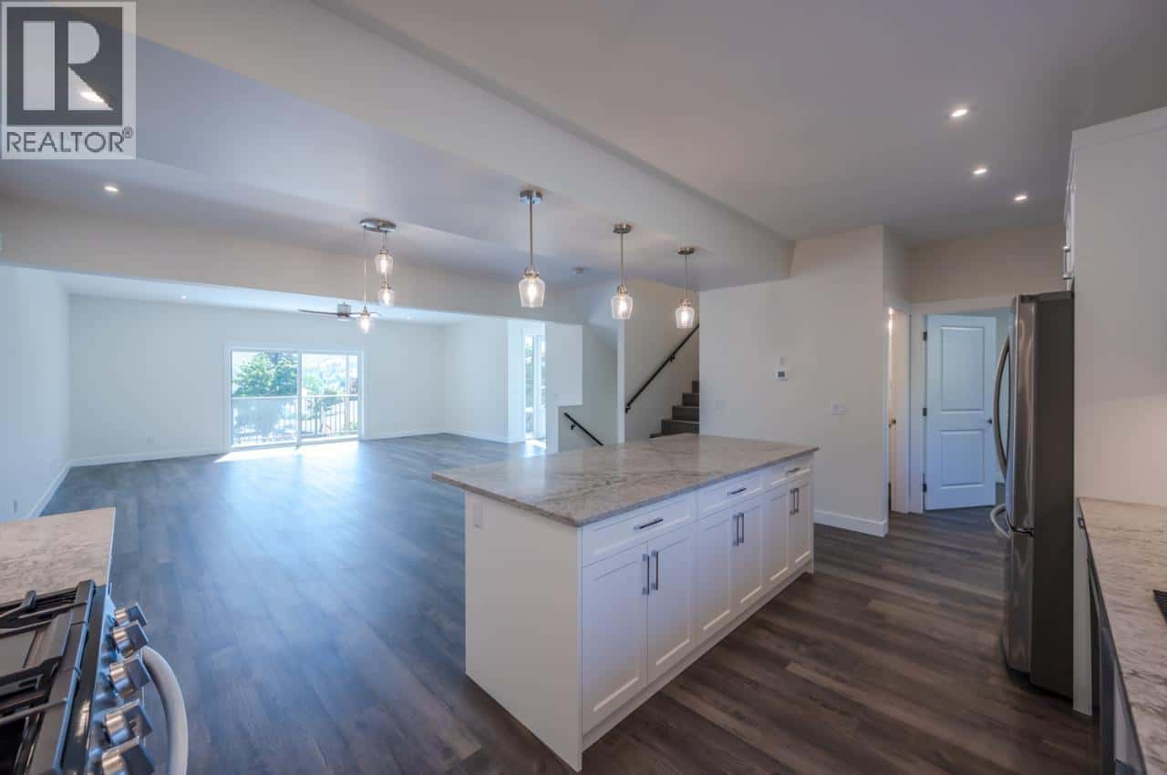 6380 Okanagan Street — Oliver, British Columbia - Photo 5 of 49