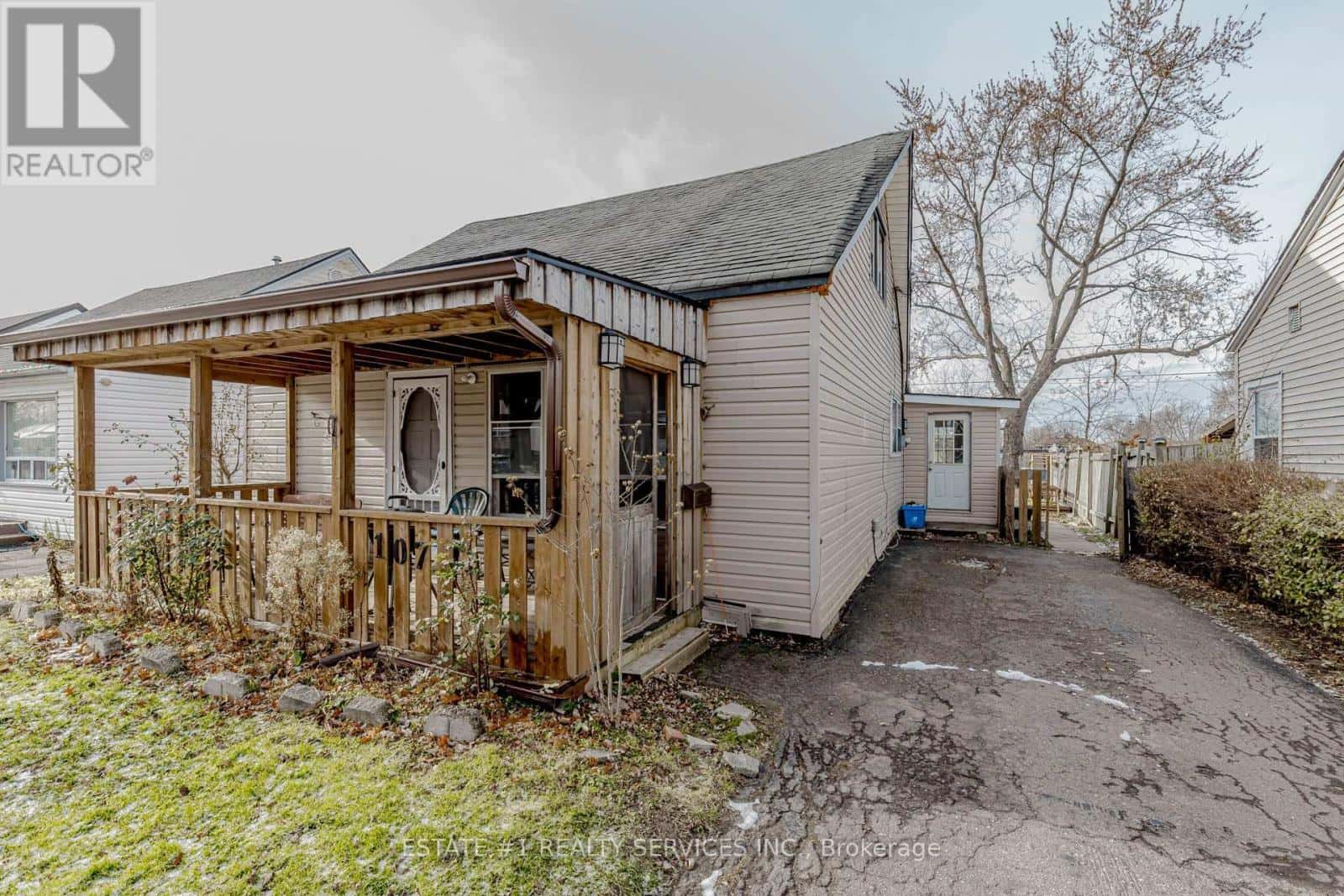 107 DOVER ROAD — Welland (Lincoln/Crowland), Ontario - Photo 4 of 46