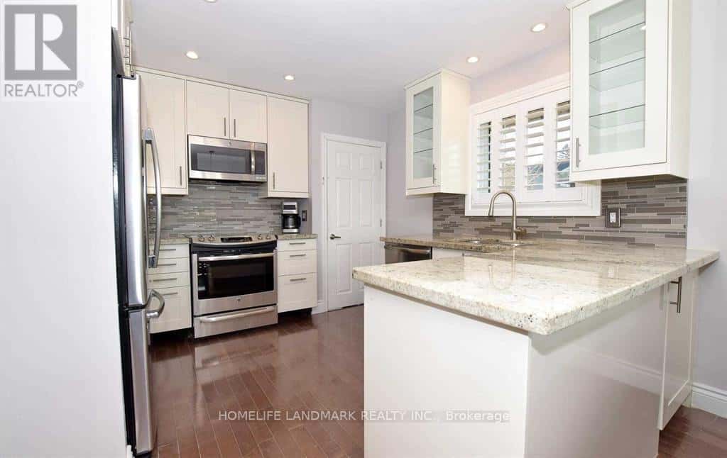 110 FRONT STREET E — Whitby (Port Whitby), Ontario - Photo 5 of 21