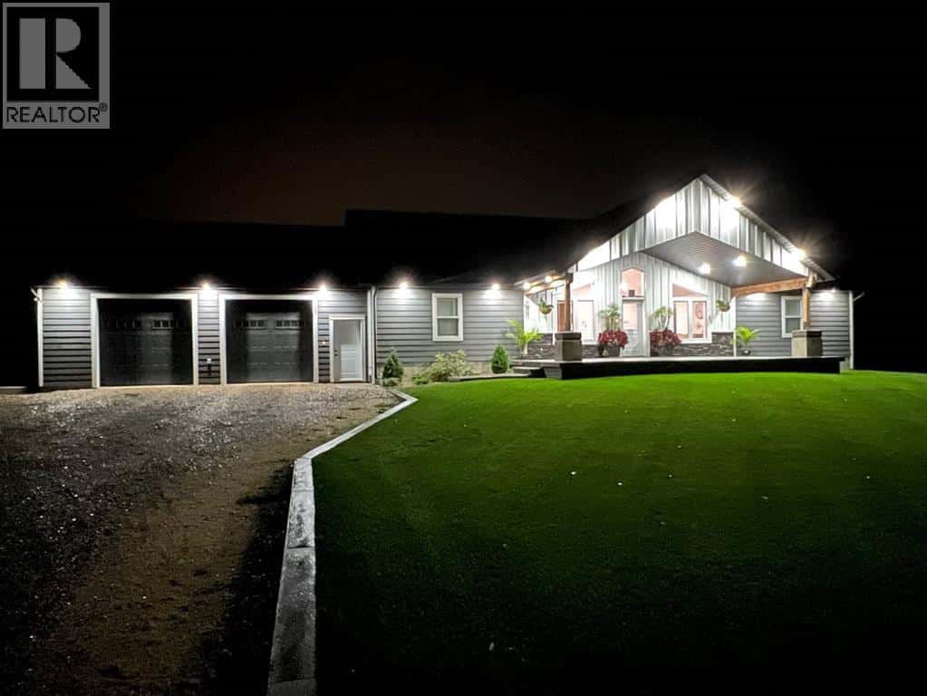 92008 Range Road 195 — Rural Lethbridge County, Alberta - Photo 2 of 50