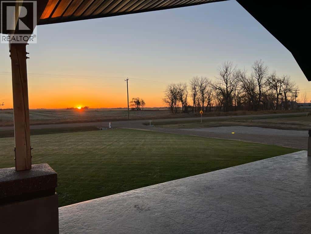 92008 Range Road 195 — Rural Lethbridge County, Alberta - Photo 4 of 50