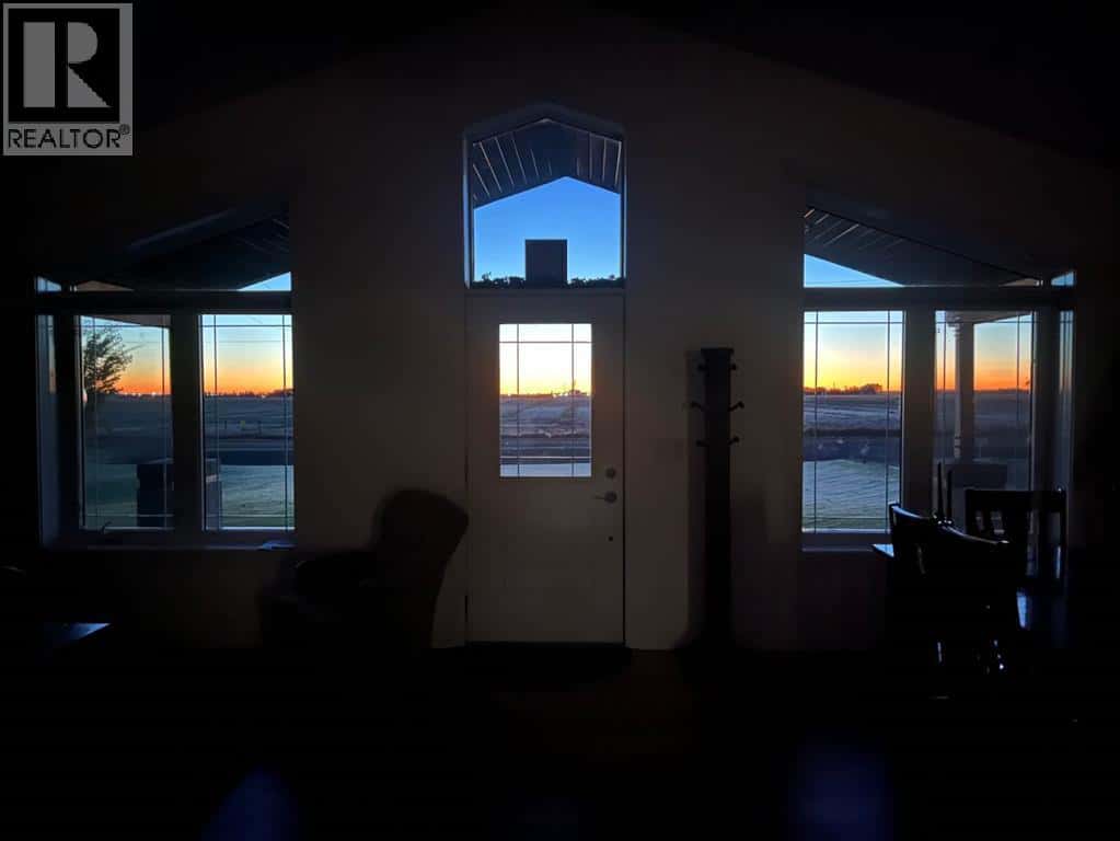 92008 Range Road 195 — Rural Lethbridge County, Alberta - Photo 5 of 50