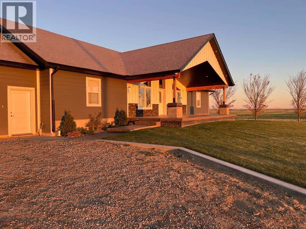 92008 Range Road 195 — Rural Lethbridge County, Alberta - Photo 3 of 50