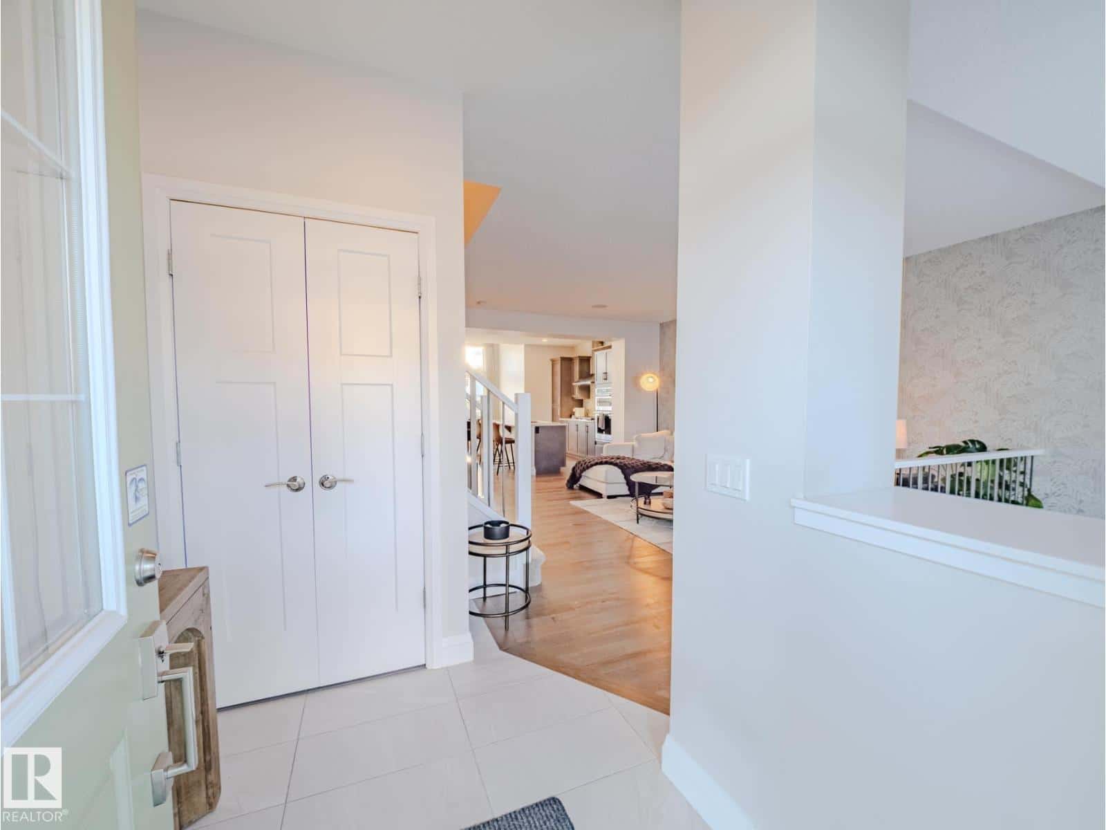 2805 ANTON WD SW — Edmonton, Alberta - Photo 4 of 69