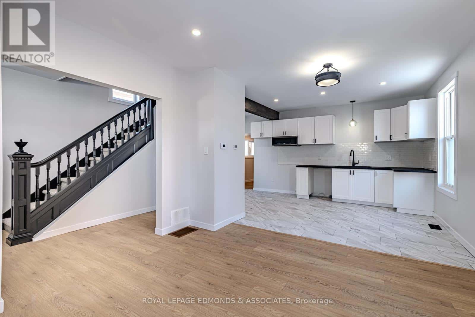 204 MCALLISTER STREET — Pembroke, Ontario - Photo 2 of 46