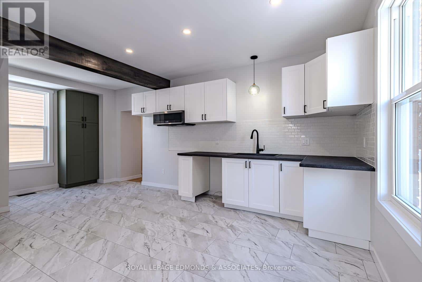 204 MCALLISTER STREET — Pembroke, Ontario - Photo 3 of 46