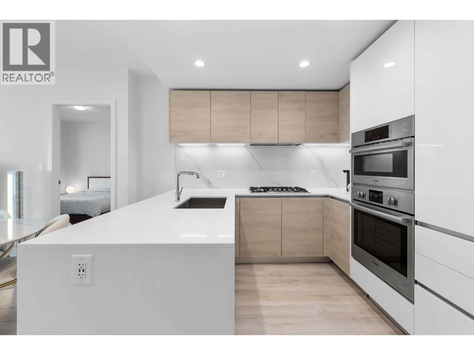 3405 2085 SKYLINE COURT — Burnaby, British Columbia - Photo 3 of 40