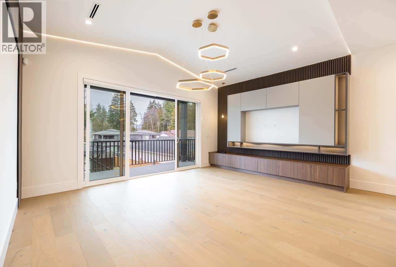 8057 18TH AVENUE — Burnaby, British Columbia - Photo 5 of 40