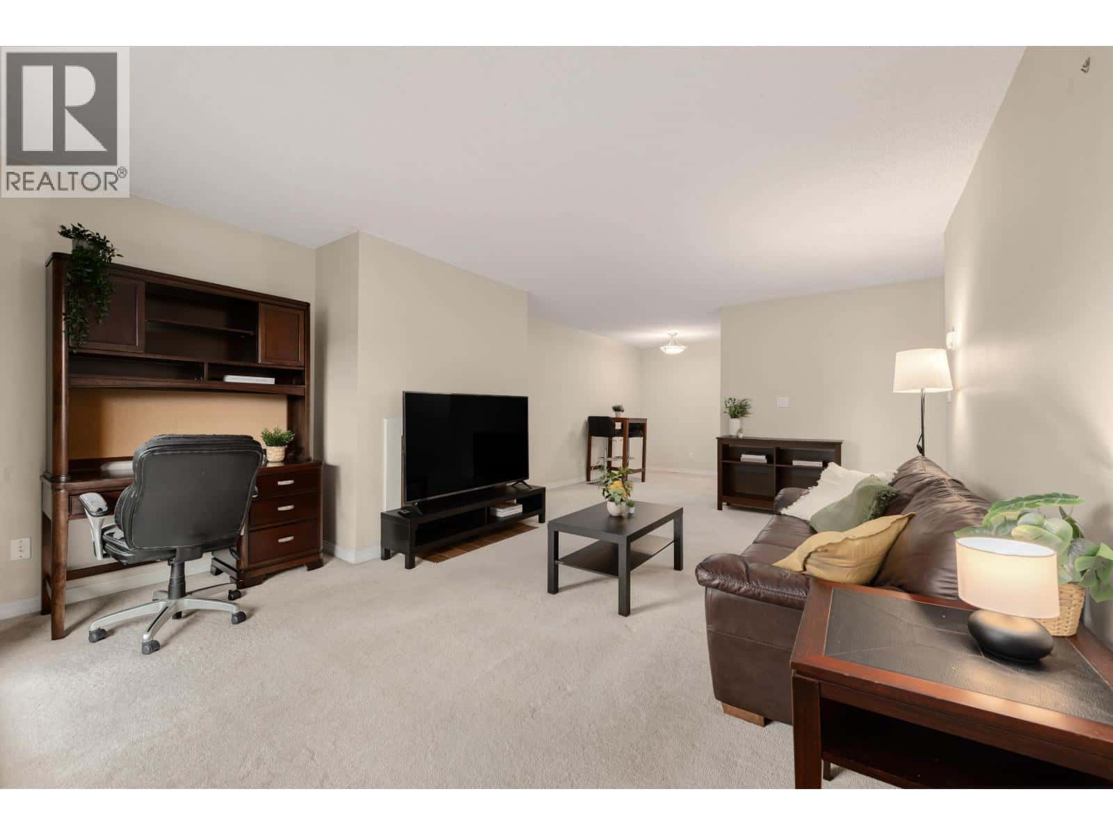 303 8600 ACKROYD ROAD — Richmond, British Columbia - Photo 5 of 29