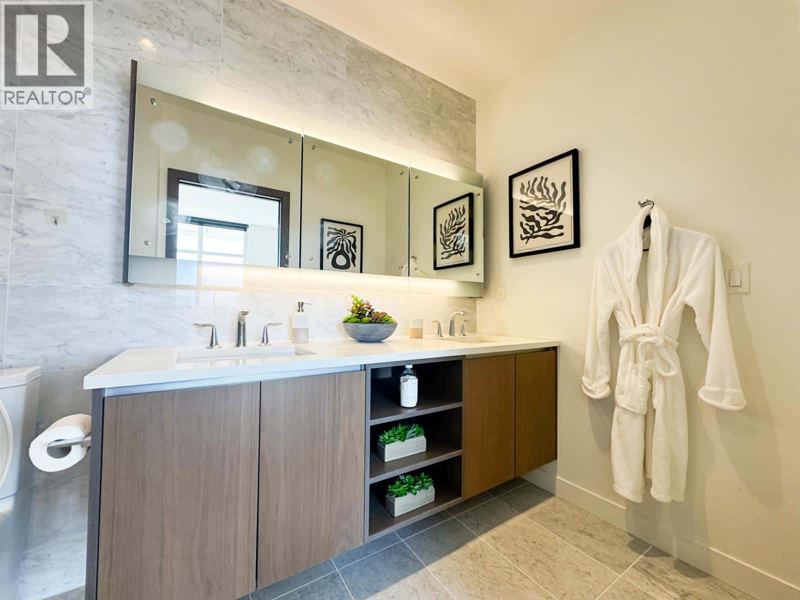 1805 1806-8988 PATTERSON ROAD — Richmond, British Columbia - Photo 3 of 17