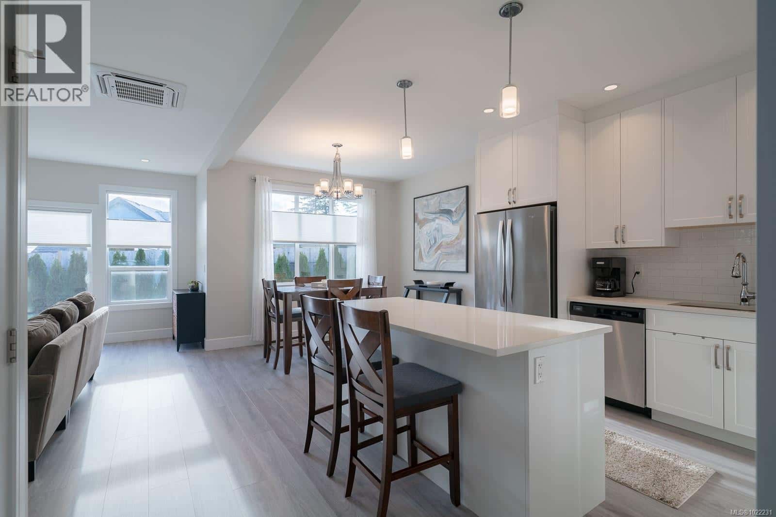 2013 Mountain Vista Dr — Nanaimo, British Columbia - Photo 3 of 36