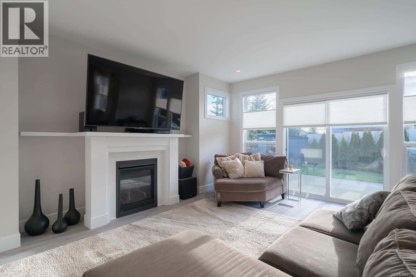 2013 Mountain Vista Dr — Nanaimo, British Columbia - Photo 4 of 36