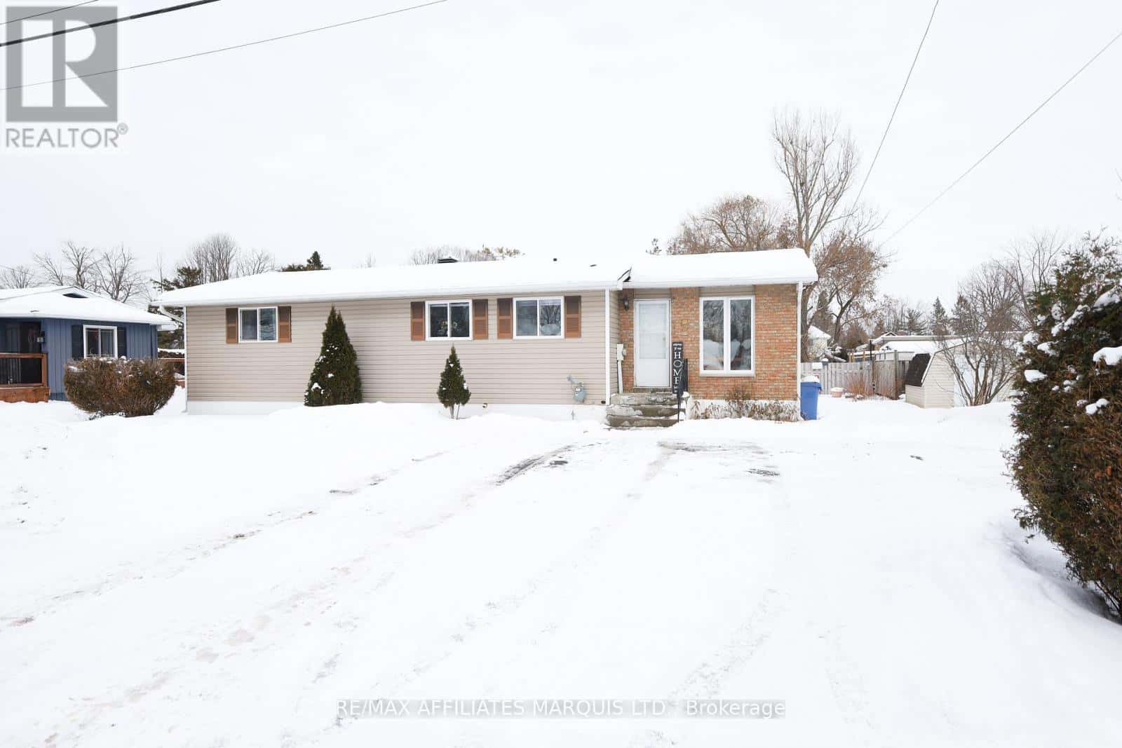 3 FRASER STREET — South Stormont, Ontario - Photo 2 of 28