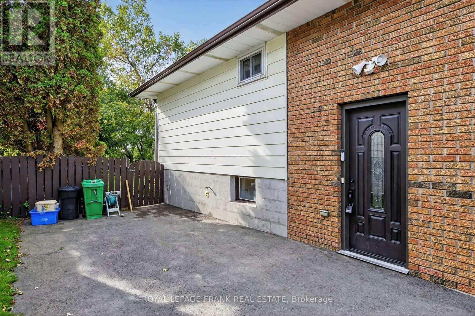 393 SOUTHPARK DRIVE — Peterborough (Ashburnham Ward 4), Ontario - Photo 3 of 38